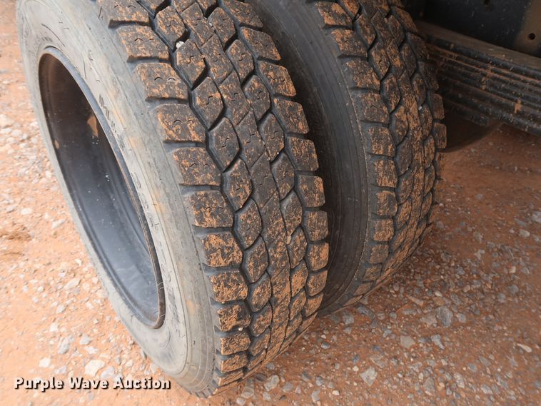 image for item DH0872 1999 Chevrolet C6500  rollback truck