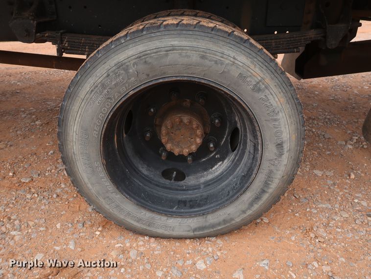 image for item DH0872 1999 Chevrolet C6500  rollback truck