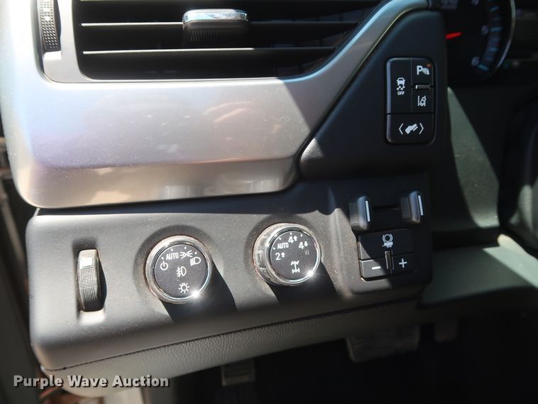 image for item DH0883 2015 Chevrolet Suburban 1500 LTZ  SUV