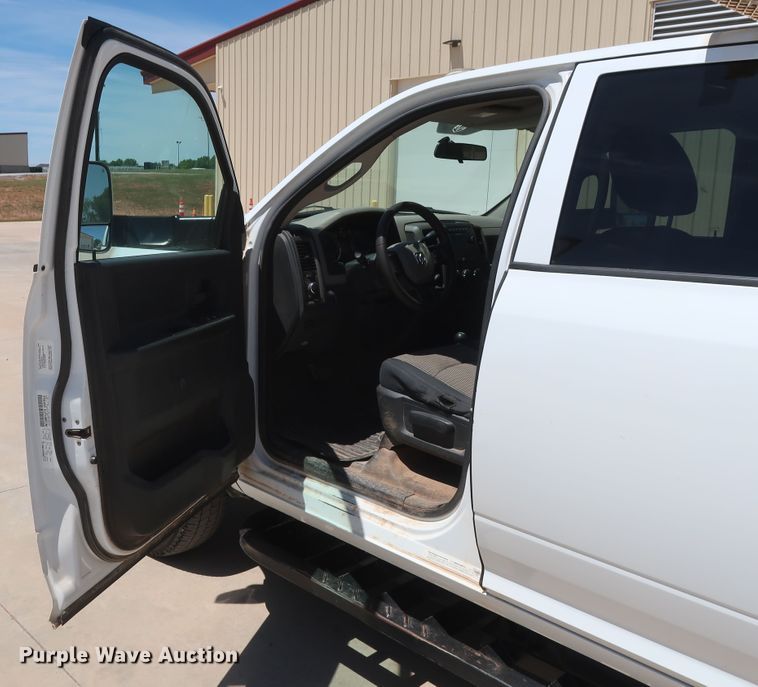 image for item DH0884 2012 Dodge Ram 3500HD  Crew Cab flatbed pickup truck