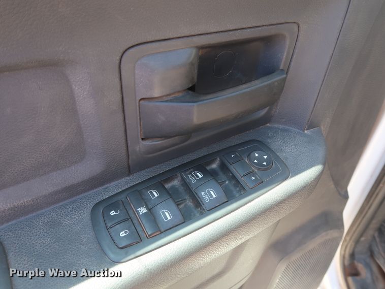 image for item DH0884 2012 Dodge Ram 3500HD  Crew Cab flatbed pickup truck