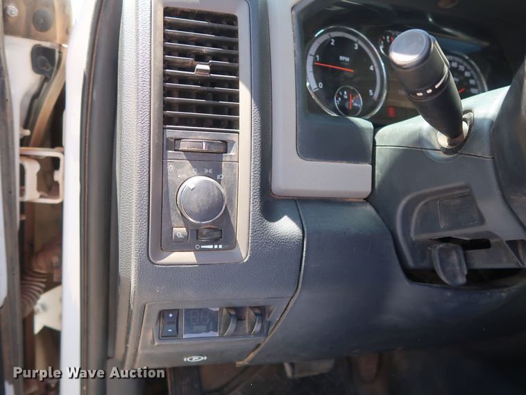 image for item DH0884 2012 Dodge Ram 3500HD  Crew Cab flatbed pickup truck