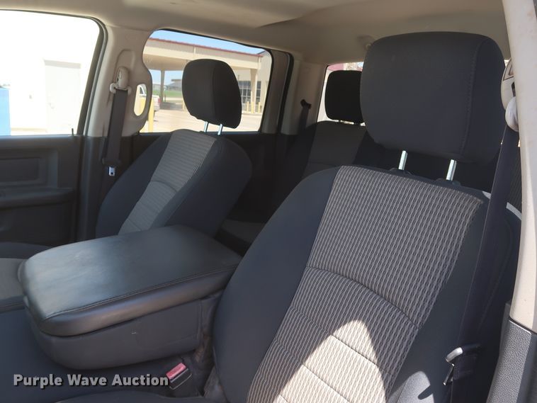 image for item DH0884 2012 Dodge Ram 3500HD  Crew Cab flatbed pickup truck