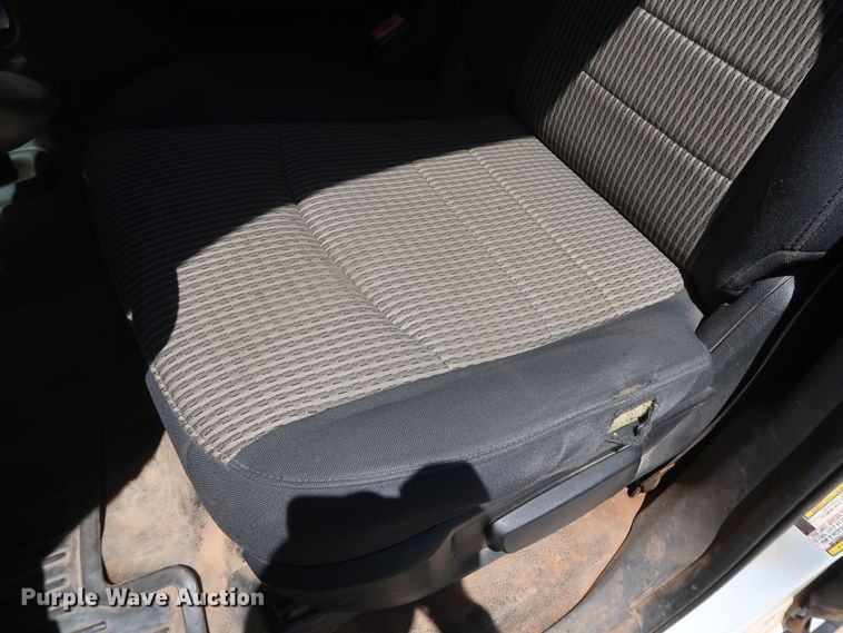 image for item DH0884 2012 Dodge Ram 3500HD  Crew Cab flatbed pickup truck