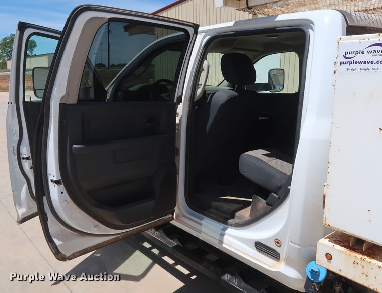 image for item DH0884 2012 Dodge Ram 3500HD  Crew Cab flatbed pickup truck