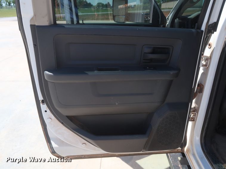 image for item DH0884 2012 Dodge Ram 3500HD  Crew Cab flatbed pickup truck