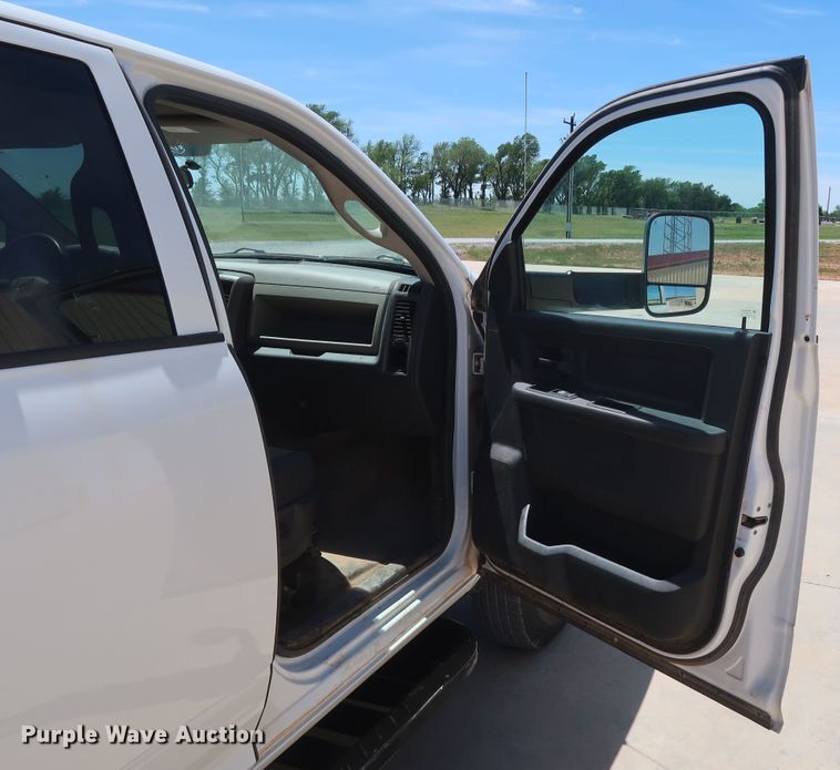 image for item DH0884 2012 Dodge Ram 3500HD  Crew Cab flatbed pickup truck