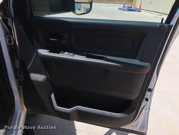 image for item DH0884 2012 Dodge Ram 3500HD  Crew Cab flatbed pickup truck