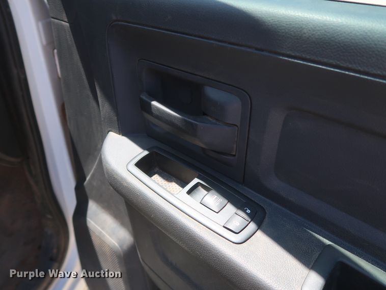 image for item DH0884 2012 Dodge Ram 3500HD  Crew Cab flatbed pickup truck