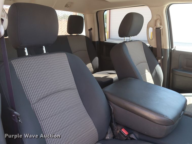 image for item DH0884 2012 Dodge Ram 3500HD  Crew Cab flatbed pickup truck