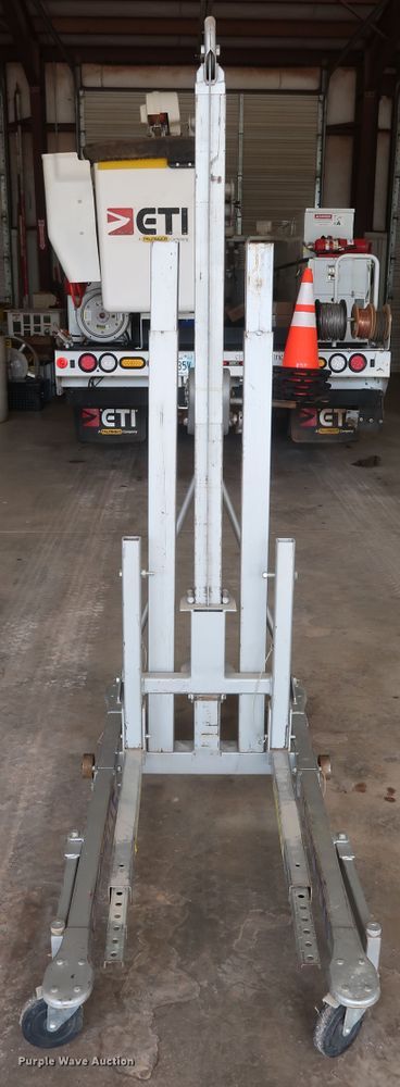 image for item DH0889 Vermette 6515 material lift