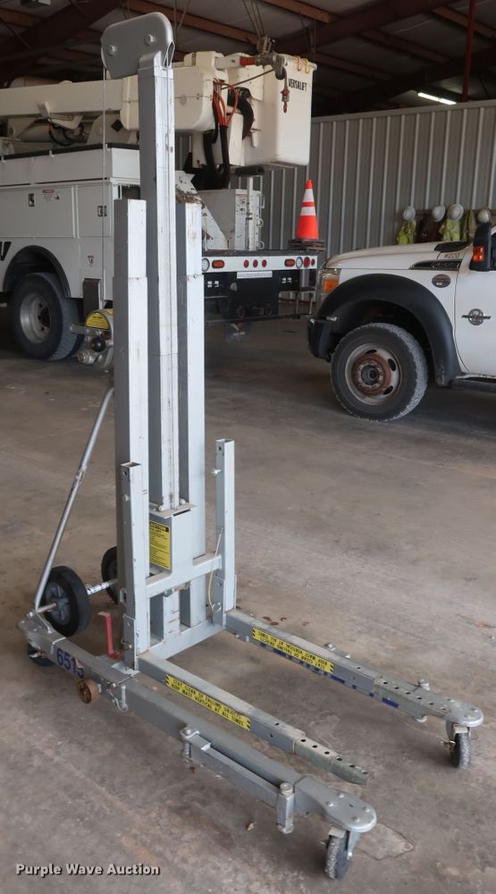 image for item DH0889 Vermette 6515 material lift