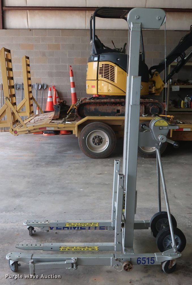 image for item DH0889 Vermette 6515 material lift