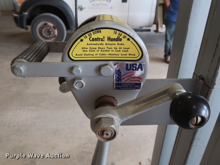 image for item DH0889 Vermette 6515 material lift