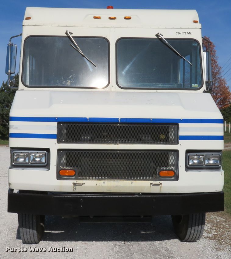 image for item DH1682 2001 Freightliner MT55 delivery truck