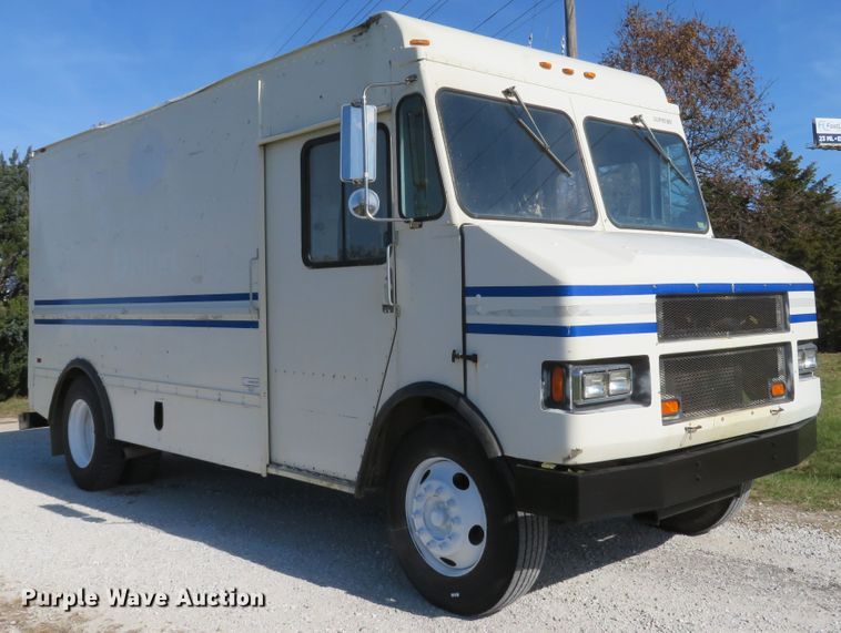 image for item DH1682 2001 Freightliner MT55 delivery truck