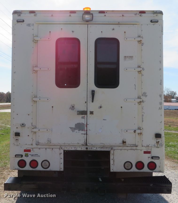 image for item DH1682 2001 Freightliner MT55 delivery truck