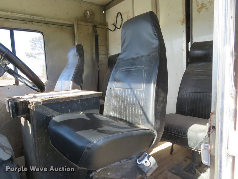 image for item DH1682 2001 Freightliner MT55 delivery truck