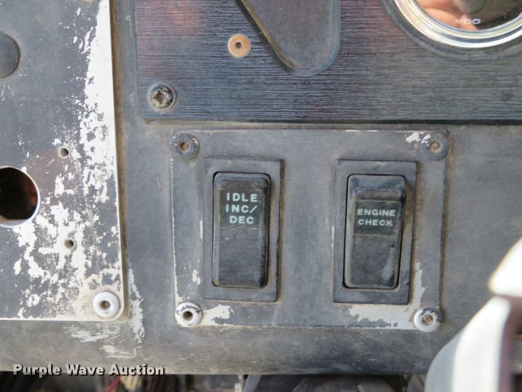 image for item DH1682 2001 Freightliner MT55 delivery truck