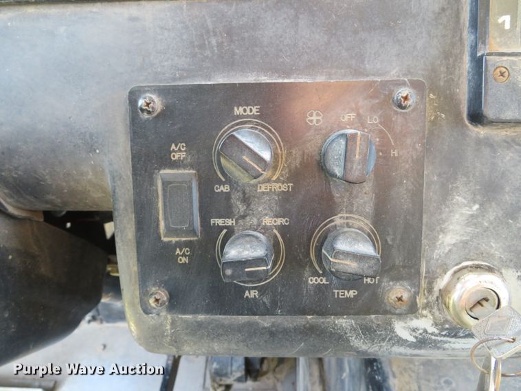 image for item DH1682 2001 Freightliner MT55 delivery truck