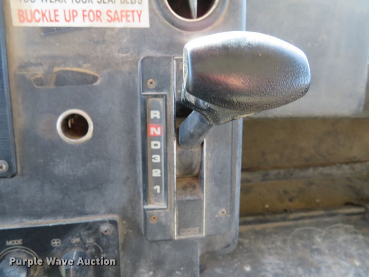 image for item DH1682 2001 Freightliner MT55 delivery truck