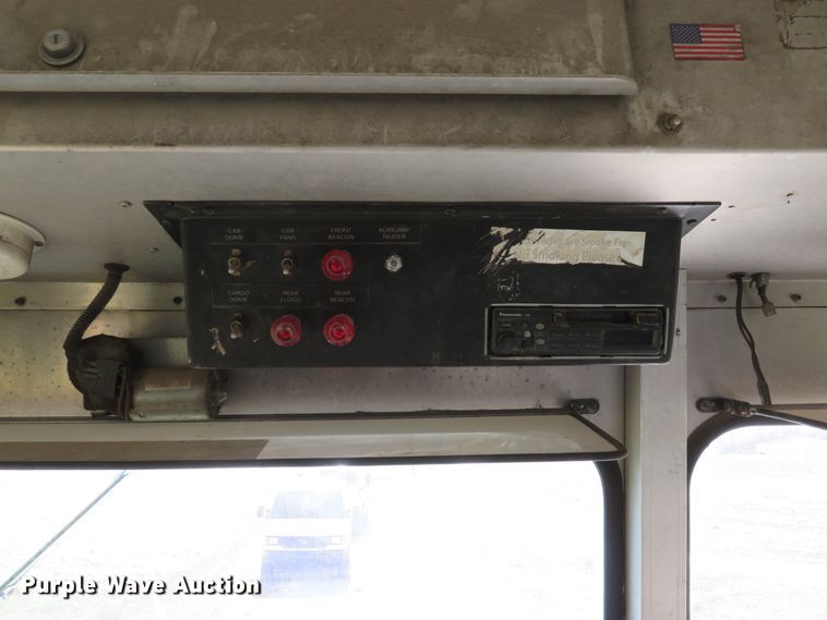 image for item DH1682 2001 Freightliner MT55 delivery truck