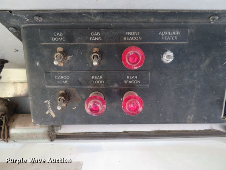 image for item DH1682 2001 Freightliner MT55 delivery truck