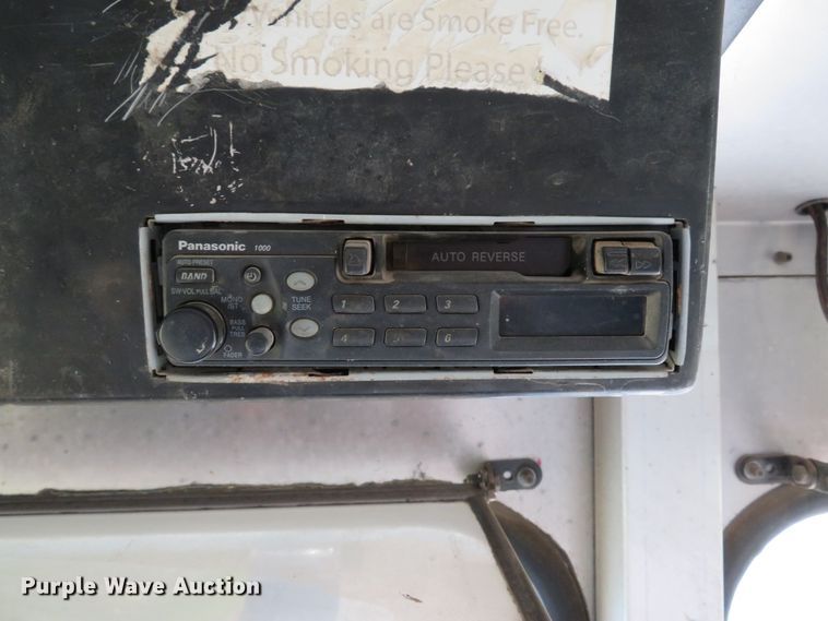 image for item DH1682 2001 Freightliner MT55 delivery truck