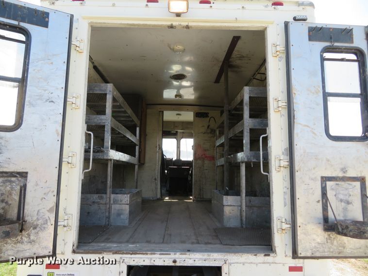 image for item DH1682 2001 Freightliner MT55 delivery truck