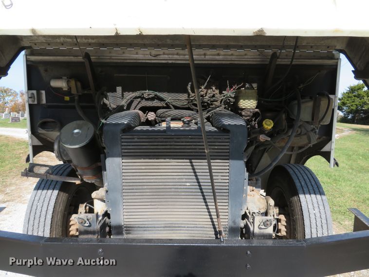 image for item DH1682 2001 Freightliner MT55 delivery truck