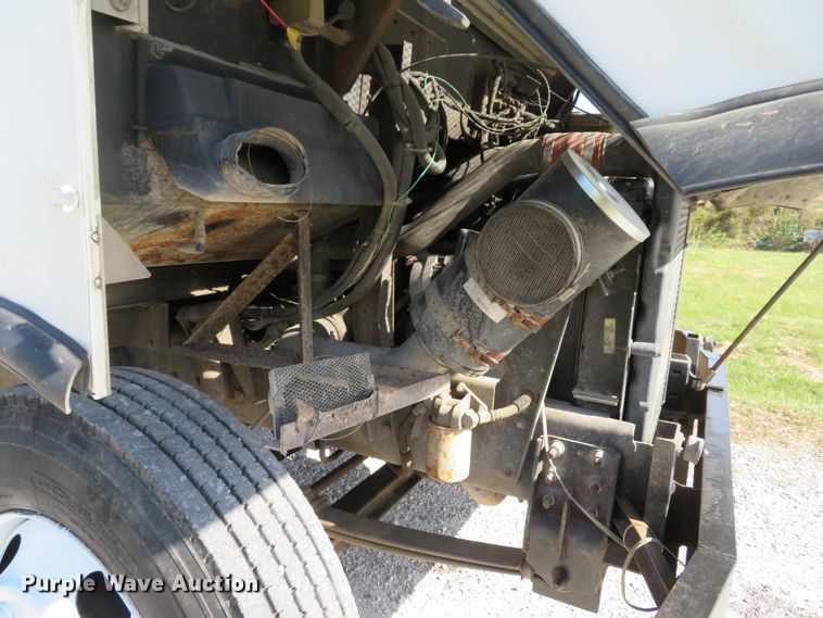 image for item DH1682 2001 Freightliner MT55 delivery truck