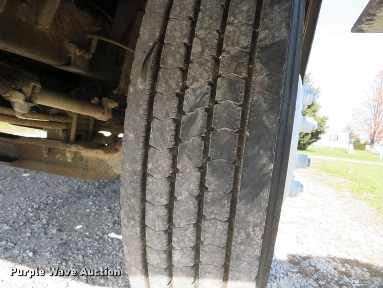 image for item DH1682 2001 Freightliner MT55 delivery truck