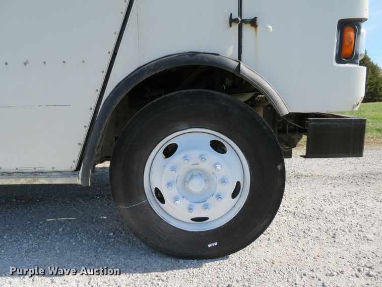 image for item DH1682 2001 Freightliner MT55 delivery truck