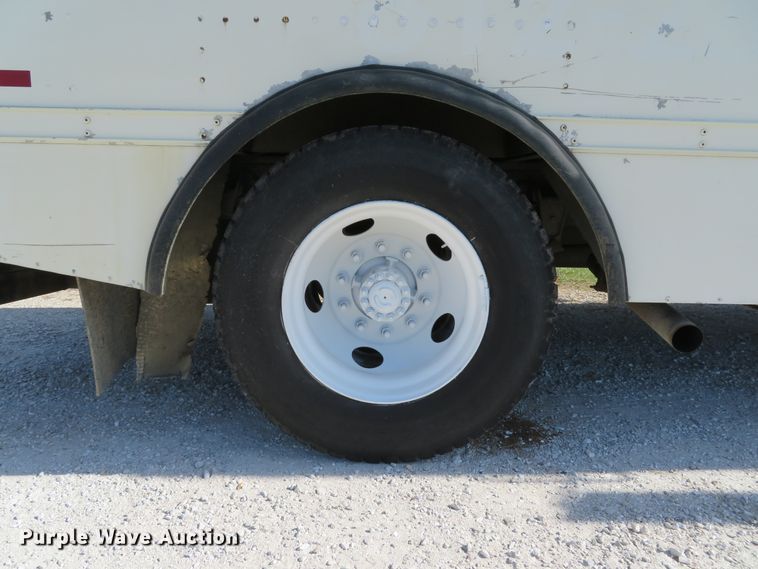 image for item DH1682 2001 Freightliner MT55 delivery truck