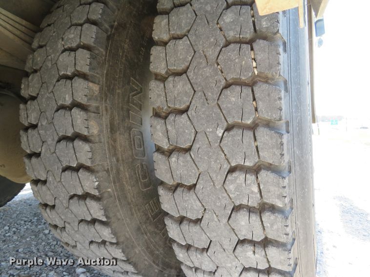 image for item DH1682 2001 Freightliner MT55 delivery truck