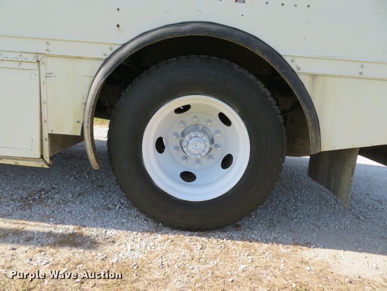 image for item DH1682 2001 Freightliner MT55 delivery truck