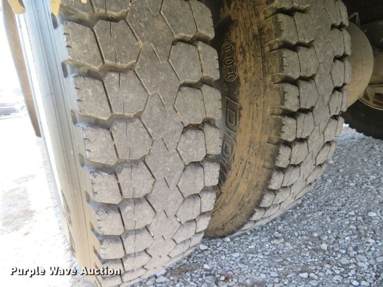 image for item DH1682 2001 Freightliner MT55 delivery truck