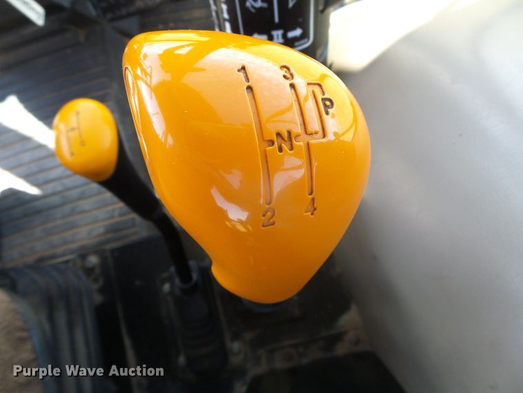 image for item DH4902 2013 John Deere 5055E MFWD tractor