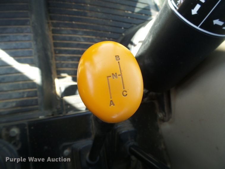 image for item DH4902 2013 John Deere 5055E MFWD tractor