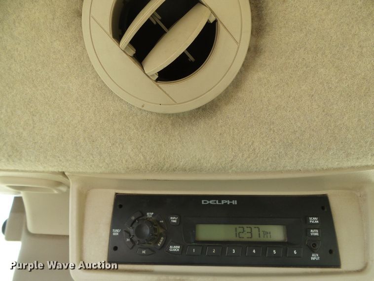 image for item DH4902 2013 John Deere 5055E MFWD tractor