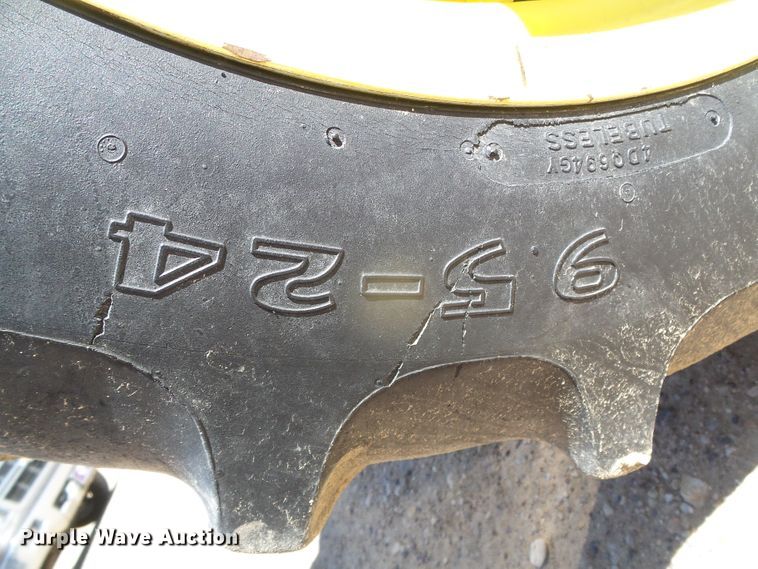 image for item DH4902 2013 John Deere 5055E MFWD tractor