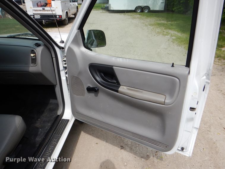image for item DH5320 1999 Ford Ranger  utility bed pickup truck