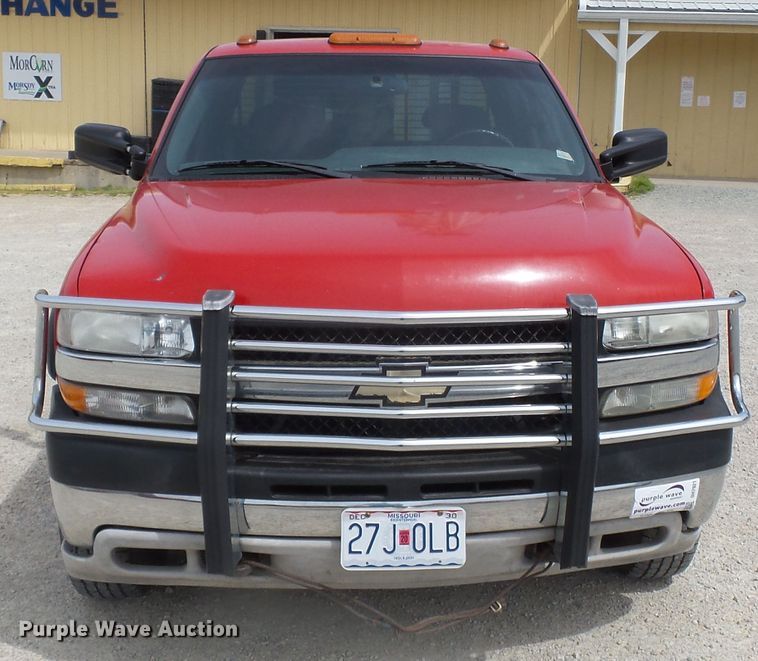 image for item DH7921 2001 Chevrolet Silverado 3500  Ext. Cab flatbed pickup truck