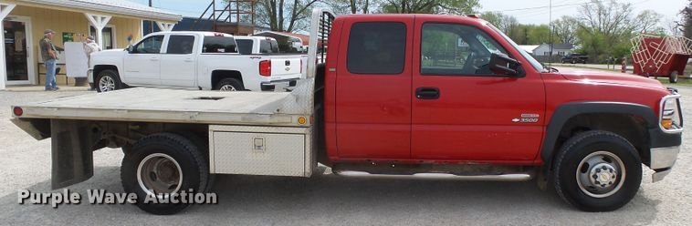 image for item DH7921 2001 Chevrolet Silverado 3500  Ext. Cab flatbed pickup truck