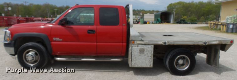 image for item DH7921 2001 Chevrolet Silverado 3500  Ext. Cab flatbed pickup truck