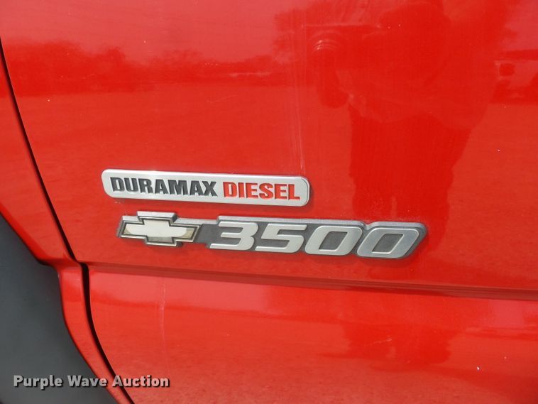 image for item DH7921 2001 Chevrolet Silverado 3500  Ext. Cab flatbed pickup truck