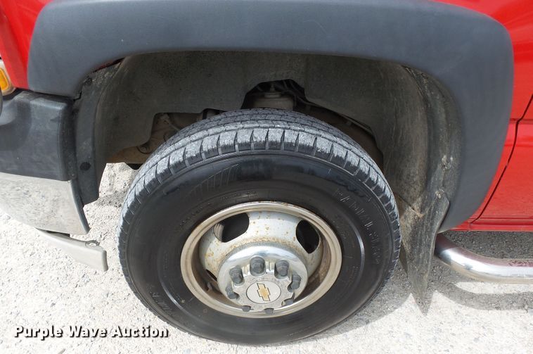 image for item DH7921 2001 Chevrolet Silverado 3500  Ext. Cab flatbed pickup truck