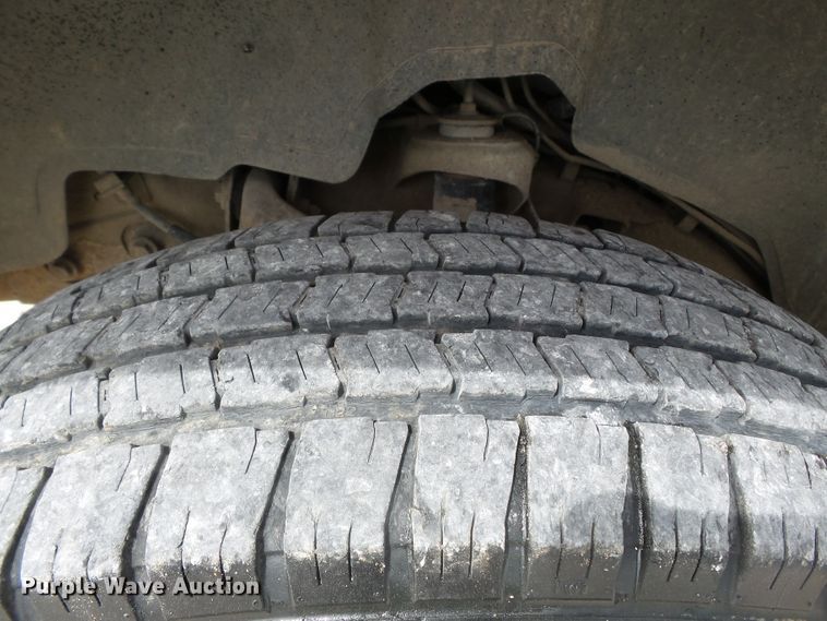 image for item DH7921 2001 Chevrolet Silverado 3500  Ext. Cab flatbed pickup truck