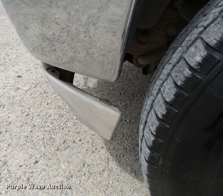 image for item DH7921 2001 Chevrolet Silverado 3500  Ext. Cab flatbed pickup truck