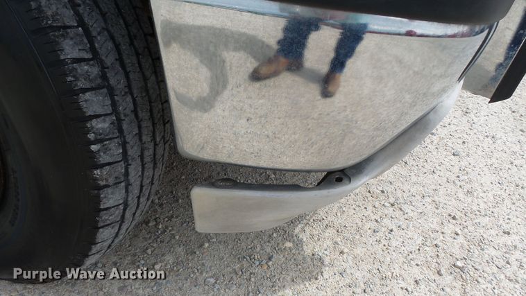 image for item DH7921 2001 Chevrolet Silverado 3500  Ext. Cab flatbed pickup truck